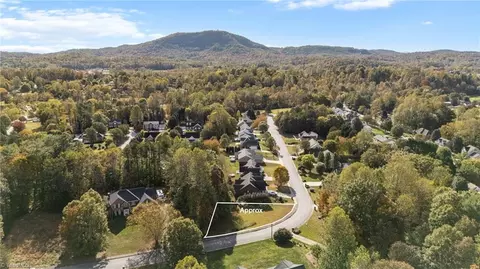 924 Barrington Dr, Lenoir, NC 28645