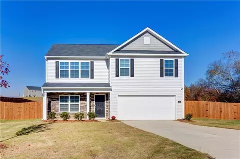108 Daniel Dr, Lexington, NC 27295