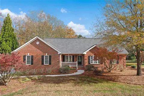 8204 Hunters Dr, Greensboro, NC 27455