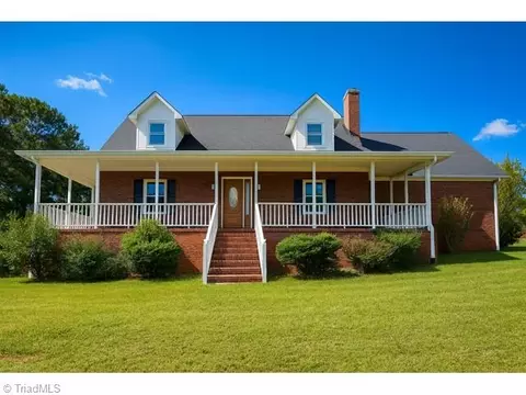1688 Birchwood Dr, Burlington, NC 27217