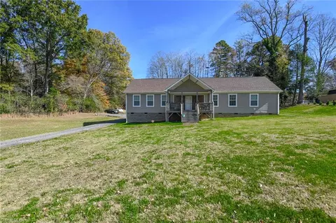 3333 Oliver Hills Rd, Greensboro, NC 27406