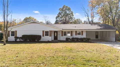 712 Diana Dr, Thomasville, NC 27360