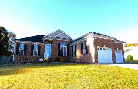 150 Lower Brook Ct, Clemmons, NC 27012