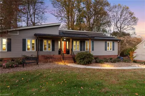 8006 Bridgewood Rd, Clemmons, NC 27012