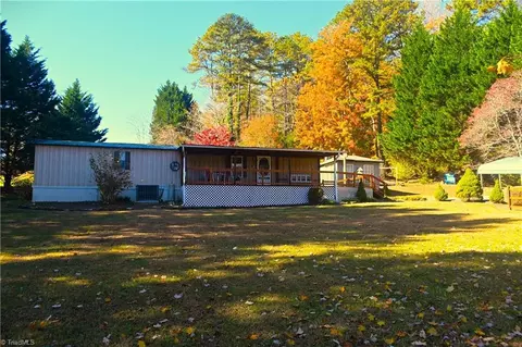 11491 Sparta Rd, Mcgrady, NC 28649