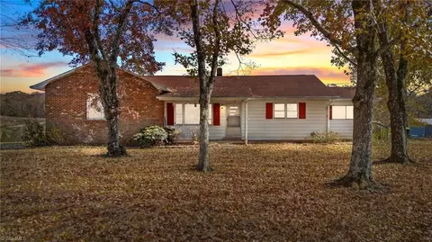 1024 Hunter Rd, Lexington, NC 27295