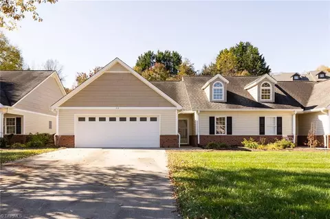 105 Plantation Place Ln, Mount Airy, NC 27030