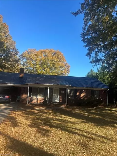 206 Choyce St, Lexington, NC 27295