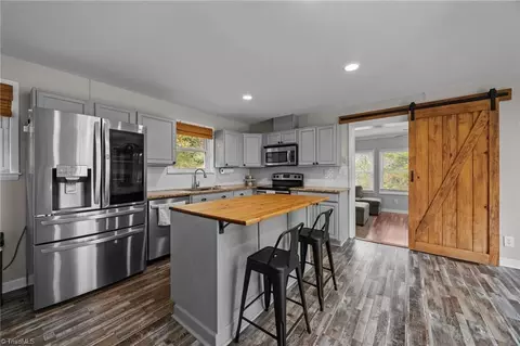 417 Chapel Dr, Lexington, NC 27295