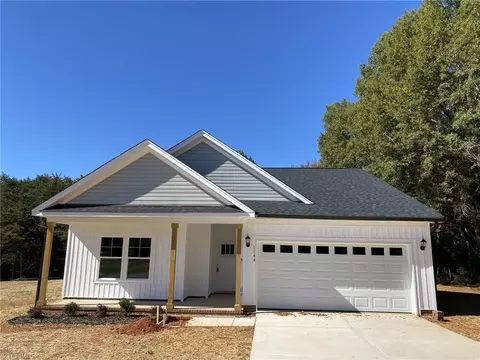 1144 Dudley St, Yadkinville, NC 27055