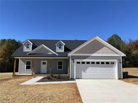 1148 Dudley St, Yadkinville, NC 27055