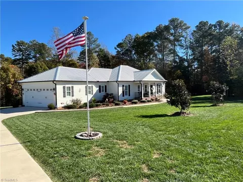 3526 Tot Hill Farm Rd, Asheboro, NC 27205