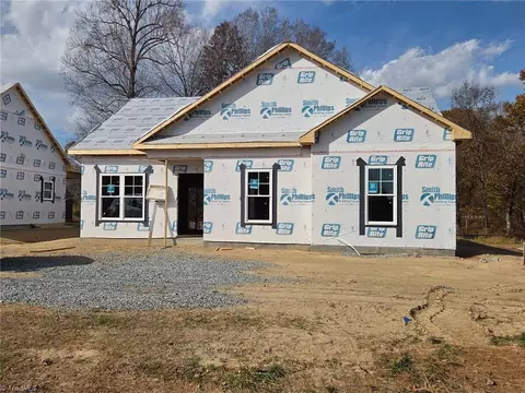 1380 Piedmont Dr, Lexington, NC 27295