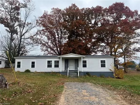 184 Benjamin St, Mount Airy, NC 27030 photo 18