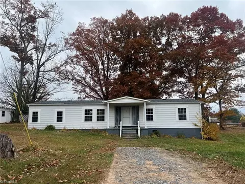 184 Benjamin St, Mount Airy, NC 27030