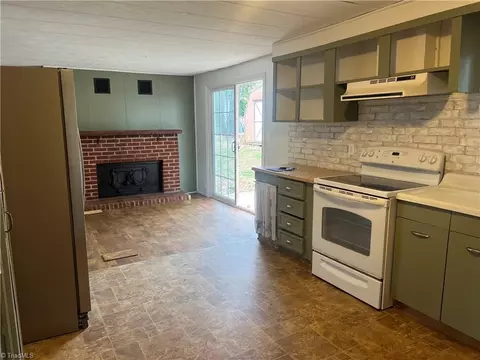 184 Benjamin St, Mount Airy, NC 27030 photo 2