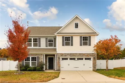 4108 Medina Ct, Pfafftown, NC 27040