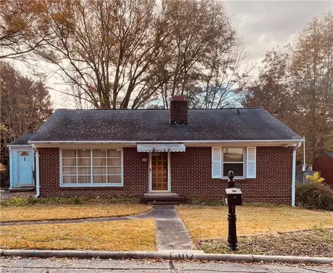 1117 Woodleigh Cir N, Reidsville, NC 27320