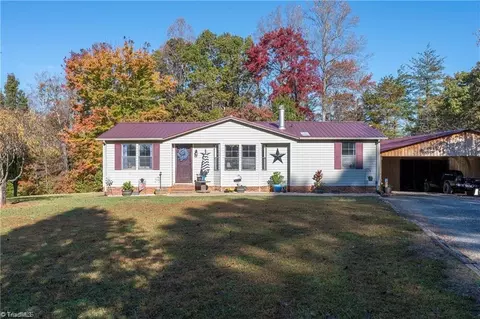 5005 Friendship Circle Rd, East Bend, NC 27018