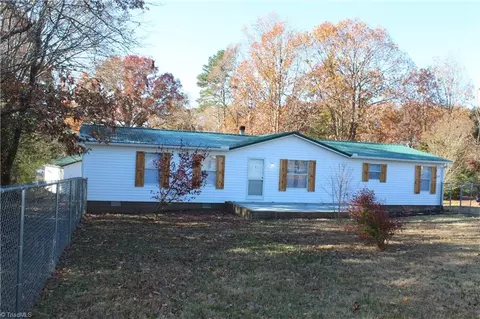 139 Crestwood Cir, Lexington, NC 27295