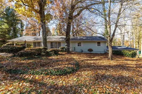 246 Piccadilly Dr, Winston Salem, NC 27104