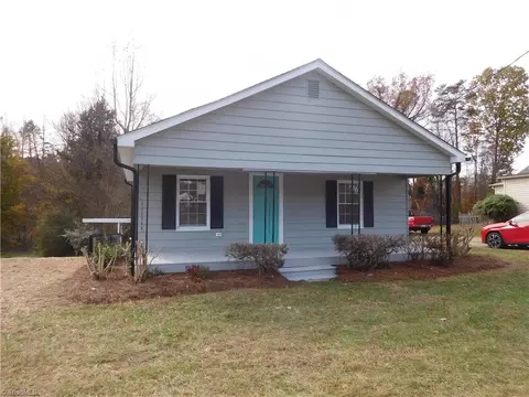 3830 Robinhood Rd, Winston Salem, NC 27106