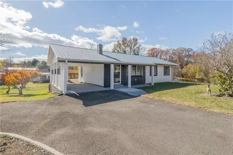 155 Calvary Dr, Mount Airy, NC 27030
