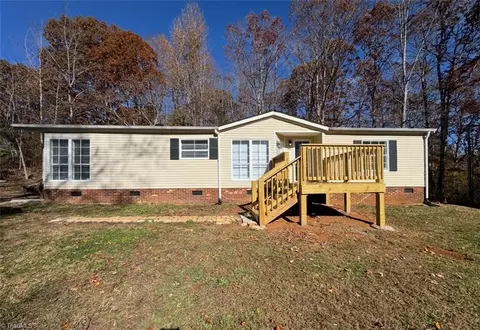 112 Casa Bella Dr, Advance, NC 27006