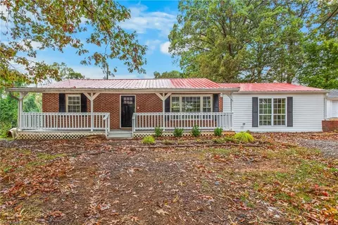 2774 Valleyspring Rd, Kernersville, NC 27284