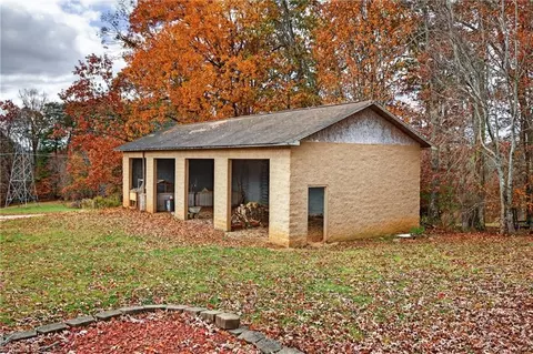 Exterior - 950 Dodson Mill Rd, Pilot Mountain, NC 27041 photo 6 of 7