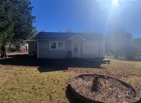 1304 Ryegate Dr, Pleasant Garden, NC 27313