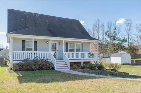 637 Sunset Ridge Ln, Lexington, NC 27295