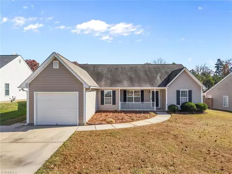 1813 Lochwood Dr, Greensboro, NC 27406