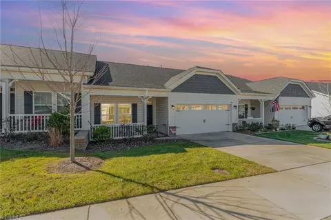 1675 Coopers Hawk Dr, Kernersville, NC 27284