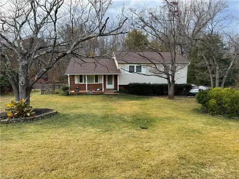 924 Sportsmans Dr, Winston Salem, NC 27101