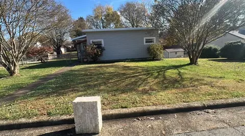 306 Merriman St, Eden, NC 27288