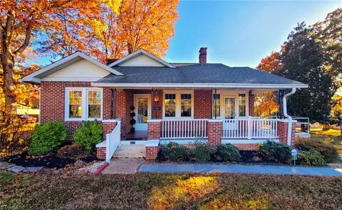 3606 Country Club Rd, Winston Salem, NC 27104