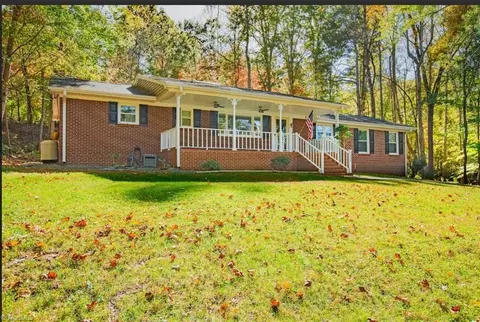 1350 Harpwell Dr, Winston Salem, NC 27106