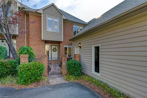 1105 Chipping Ct, Winston Salem, NC 27104