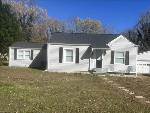 133 Central Dr, Mount Airy, NC 27030
