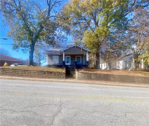 304 Salem St, Lexington, NC 27292