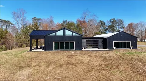 210 Meadow Stone Ln, Mount Airy, NC 27030