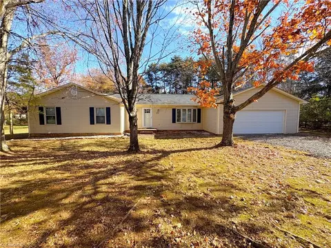 8313 Knight Village Cir, Stokesdale, NC 27357
