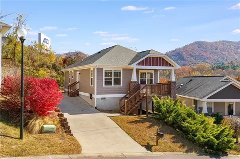 11 Byrdcliffe Ln, Asheville, NC 28805