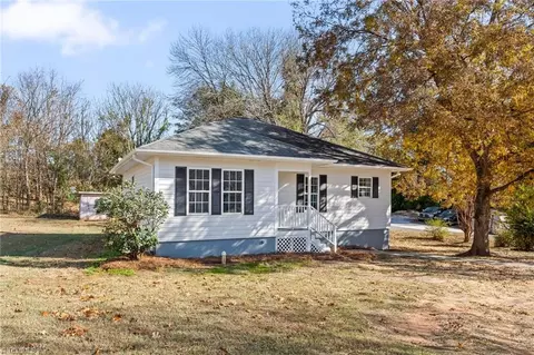409 Fayetteville St S, Liberty, NC 27298