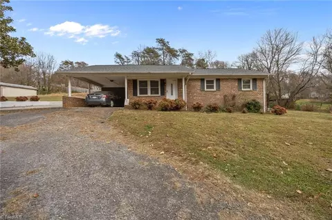 134 Park Dr, Jonesville, NC 28642