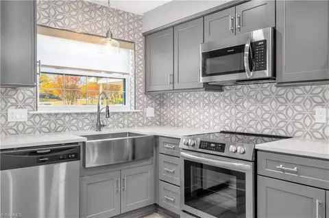 Kitchen - 2216 Shadow Valley Rd #E, High Point, NC 27265 photo 4 of 5