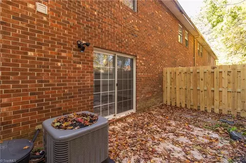 Exterior - 2216 Shadow Valley Rd #E, High Point, NC 27265 photo 3 of 4