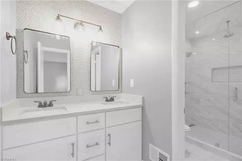Bath - 2216 Shadow Valley Rd #E, High Point, NC 27265 photo 1 of 3