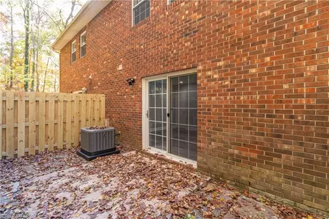 Exterior - 2216 Shadow Valley Rd #E, High Point, NC 27265 photo 2 of 4